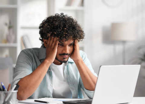 Stress lavoro-correlato: quali sono i sintomi (e cosa fare)